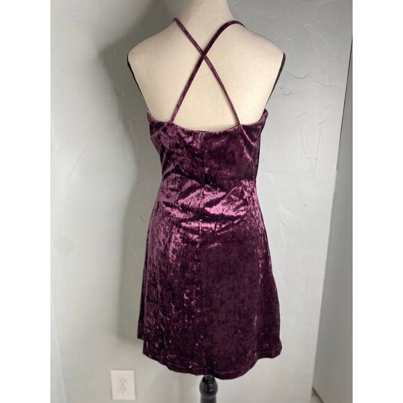 Dex Velvet Halter Mini Dress Plum - Picture 5 of 9